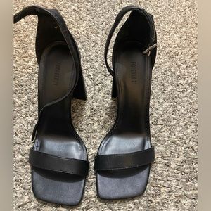 Forever 21 black heels size 6